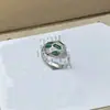 Anillo Serpiente Baojia Versión de Alta Gama Transfronteriza Europea y Americana, Finamente Elaborado con Nácar Blanco Natural y Malaquita, Combinando Diseño Original