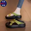 Sandálias de verão com sola grossa estilo bolo de pinho para mulheres, para uso ao ar livre, novo estilo 2026, estilo chinês, para usar com saias, bordado, casual, praia, chinelos