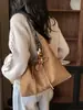 Bolsa de mano casual de gran capacidad estilo coreano, un bolso de hombro de lunares moderno y minimalista para mujer, un bolso de mano ligero y elegante para ir al trabajo