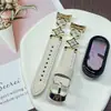 Adecuado para Xiaomi Mi Band 11, Correa de Cuero de Lujo Chapada en Oro para Xiaomi 9/8 NFC, Diseño de Flor de Cuatro Hojas, Correa de Reloj de Gama Alta