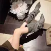 Botas de couro de salto alto com bico fino e salto grosso estilosas para mulheres, emagrecedoras e elegantes, moda francesa com fivela de cinto, botas de cavaleiro sexy e deslumbrantes