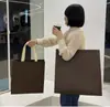Bolsa de mão não tecida em estoque com LOGO estampado bolsa para roupas da moda bolsa para sapatos embalagem bolsa de presente bolsa com nome da loja estampado