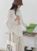 Camisa de Tencel com Estampa Retro Proteção Solar Feminina Verão Leve Ligeiramente Transparente Manga Longa Camiseta Preguiçosa Solta Cobertura de Ar Condicionado Branca