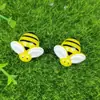 Accesorios para Joyería DIY Mini Abeja Pequeña de Resina Adornos Pequeños Venta al por Mayor Creativos Pegatinas para Fundas de Teléfono Móvil