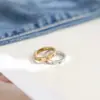 Anel de titânio estilo coreano de luxo leve, nicho oco, estrela de cinco pontas, para mulheres, versátil e único, anel para dedo indicador, acessório de mão transfronteiriço