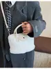 Bolso Peludo Portátil Transfronterizo para Mujer 2026 Nuevo Lindo de Peluche para Viajes Diarios Bolso Cubo Bajo el Brazo Bolso de Hombro Cruzado de Moda