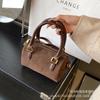 Bolsa pequena portátil popular da moda deste ano para mulheres 2023 Nova bolsa de ombro elegante de camurça estilo ocidental bolsa mensageiro