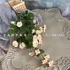 Simulação de flores pequeno buquê de rosas sala de estar mesa de jantar flores luz luxo high-end flores falsas fotografia adereços Flor Casamento buquê de mão