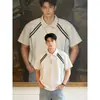 Camisa Polo Listrada de Manga Curta Pesada Estilo Americano de Fábrica para Homens Verão Fresca e Bonita Camiseta com Gola Lapela Caimento Limpo Manga Curta