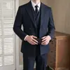 Traje Casual de Tres Piezas para Hombre 2026 Nuevo Traje Retro Rayado con Solapa de Pico Traje de Banquete Ajustado de Tres Piezas