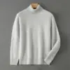 Atacado transfronteiriço de suéteres de lã masculinos premium para outono e inverno de 2025, camisas básicas de gola alta, suéteres de tricô de gola alta