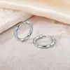 Argolas de Orelha Tendência Transfronteiriças em Estoque para Mulheres, Aço Titânio, Luxo Leve, Sensação de Alta Qualidade, Estilo Europeu e Americano, Estilo Ins, Não Desbota