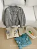Cárdigan de punto con bordado floral estilo coreano para mujer, nuevo suéter abrigo suave de cuello redondo holgado para otoño e invierno, top versátil