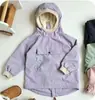 Bata Infantil Otoño e Invierno Nueva Bata Fina de Terciopelo a Prueba de Tres Elementos para Niños y Niñas Chaqueta con Capucha para Bebé de Primavera Resistente al Aceite y a la Suciedad