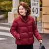 Chaqueta acolchada de algodón moderna y popular para mujer, estilo corto, engrosada para abrigar, adecuada para mujeres de mediana edad y mayores, elegante abrigo de invierno para madres y abuelas