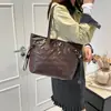 Bolso de Mano Retro Francés de Color Contrastante Mate para Mujer 2025 Nuevo Bolso de Viaje de Alta Gama Bolso con Relieve para Llevar en la Mano o al Hombro
