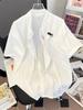 Camisa con Botones de Hierro de Costura Falsa de Dos Piezas Marca de Moda para Hombre Estilo Hong Kong Blanca de Manga Corta Nueva Llegada Primavera y Verano 2025