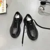 Zapatos casuales de moda con cordones de cuero genuino cómodos para mujer, zapatillas versátiles de suela gruesa nuevas para otoño e invierno 2026 para chicas menudas