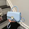 Bolsa feminina quadrada pequena, elegante e minimalista, um novo design moderno para a primavera de 2026, perfeita como bolsa de ombro ou transversal