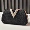 Bolso de Noche Nuevo con Pedrería, Bolso para Vestido de Banquete Incrustado con Diamantes, Bolso de Fiesta de Lujo Calado en Caliente, Fabricante de Bolsos de Mano de Moda Transfronterizos