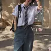 Camisa de Manga Corta Estilo Universitario MYQ para Hombre Verano Holgada Casual Color Sólido Estilo Coreano Commuter Uniforme DK Interior
