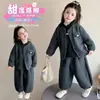 Conjunto de três peças com capuz de urso, espesso, estilo coreano para meninas, para primavera e outono de 2026, nova moda, roupa infantil para meninas pequenas