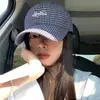 Boné de Baseball Xadrez Azul Coreano de Nicho com Letras para Mulheres Primavera Verão Novo Pequeno Fresco Moda Top Macio Aba Curva Chapéu Bico de Pato