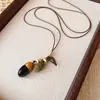 Collar de cordón de cuero con cuentas de madera y colgante cuadrado geométrico, cadena para la clavícula de estilo étnico vintage, accesorio de diseño nicho