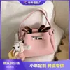 Bolso de hombro cruzado casual de diseño de nicho transfronterizo para mujer, nuevo bolso de cubo de mano de moda estilo coreano para el verano de 2026