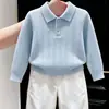 Roupa Infantil Coreana 2026 Outono/Inverno Conjunto Azul Suéter de Tricô com Gola Polo Vazada Calça Branca Casual de Barra Reta Infantil