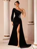 Vestido de Noche de Terciopelo Off-Shoulder de Lujo Ligero para Eventos Sociales con Pedrería, Color Sólido, Ceñido a la Cintura, Corte Sirena, Abertura y Cola, Adecuado para Fiestas Anuales y Eventos de Cena