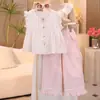 Conjunto de Camisa de Muñeca con Encaje para Niñas Verano 2026 Nuevo de Moda Conjunto de Verano Infantil Pantalones de Pierna Ancha para Niñas Conjunto Elegante de Dos Piezas