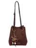 Colección Otoño 2026: Bolso de Cubo Acolchado de Cordero de Verano con Cadena, un Bolso Versátil de Hombro y Cruzado