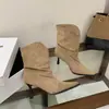 Botas de tornozelo femininas estilo coreano retrô, bico fino, salto agulha, com franzidos, nova coleção outono/inverno, botas curtas de camurça de salto alto, botas de cano curto justas