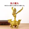 Gran gallo dorado de cobre de pie sobre una tortuga dragón, un adorno de primera categoría de la Pagoda Wenchang