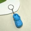 Pingente criativo de chinelos de simulação mini chaveiro de sapatos com buracos presente atacado pingente para carro pingente para mochila escolar transfronteiriço