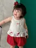 Lindas Roupas de Verão para Bebês Meninas, Conjunto de Duas Peças com Colete de Laço e Shorts de Botão de Flor para Crianças Pequenas, Roupa Estilosa para Meninas