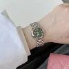 Nueva Serie Xin Yue Fase Lunar Reloj de Mujer Movimiento de Cuarzo Correa de Acero Esfera de Concha Romana con Diamantes Reloj de Mujer