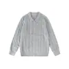 Otoño 2026 Nuevo Suéter Chaqueta de Punto Trenzado Retro para Hombre Solapa Corta de un Solo Botón Ajuste Holgado Hombro Caído Tejidos