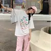 Camiseta Feminina 2026 Primavera Nova Estilo Coreano Moda Manga Longa para Crianças, Camiseta Básica Graffiti Versátil para Meninas