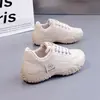 K21 Zapatos Blancos Nuevos Primavera/Otoño Estilo Coreano Ins 2026 Estudiante Mujer Suela Gruesa Aumentadores de Altura Zapatos de Tabla Deportivos Zapatos Casuales