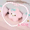 Lote de Peluches Colgantes de Dibujos Animados Estrella Mochila Adornos Colgantes Llavero Broche Lindo Accesorios Regalo de Graduación Joyería Pequeña