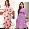 Nova camisola de manga comprida até o joelho para primavera, outono e inverno, estilo coreano, tamanho grande, corte solto, pode ser usada fora de casa, roupa de casa feminina