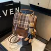 Mochila da Moda Xadrez Retrô Versátil Estilo Estudante Campus para Mulheres Casual Personalidade Fashion Nova Bolsa de Ombro Dupla
