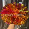Pompones de Animación, Animadoras Sosteniendo Flores, Baile de Animación de Escuela Primaria, Flores de Baile de Mano, Escuela