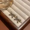 Pendientes Románticos de Té Dulce Café Oro y Plata Aguja Zirconia Súper Brillante Lazo para Mujer, Pendientes de Lujo Ligero Nicho de Gama Alta