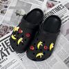 Un bocado de manzana roja corazón de niña zapatos con agujeros hebilla de zapato diy botón desmontable juego de comida flor de zapato hebilla decorativa para el empeine