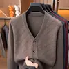 Cárdigan de punto de alta calidad para hombre, nuevo suéter grueso de punto con cuello en V para otoño e invierno, top de punto de manga larga, capa base, venta al por mayor desde el fabricante