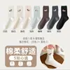 Calcetines bordados de cachorro de dibujos animados para otoño e invierno, calcetines de media pantorrilla para mujer, calcetines holgados lindos de estilo japonés de moda, calcetines de algodón para primavera y otoño