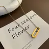 Collar de Acero de Titanio para Mujer, Colgante Geométrico, Cadena Versátil para Clavícula, Collar de Moda Europeo y Americano con Incrustaciones de Diamantes de Acero de Titanio, Joyería Geométrica